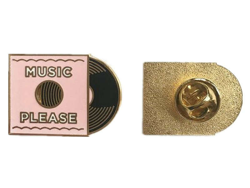 die&nbsp;struck&nbsp;iron&nbsp;badge-2