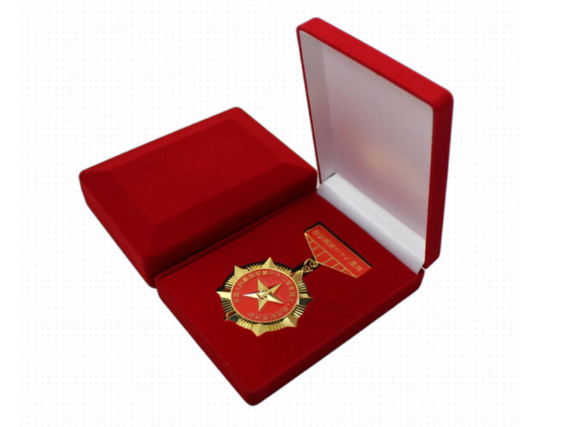 badge&nbsp;velvet&nbsp;gift&nbsp;box-2