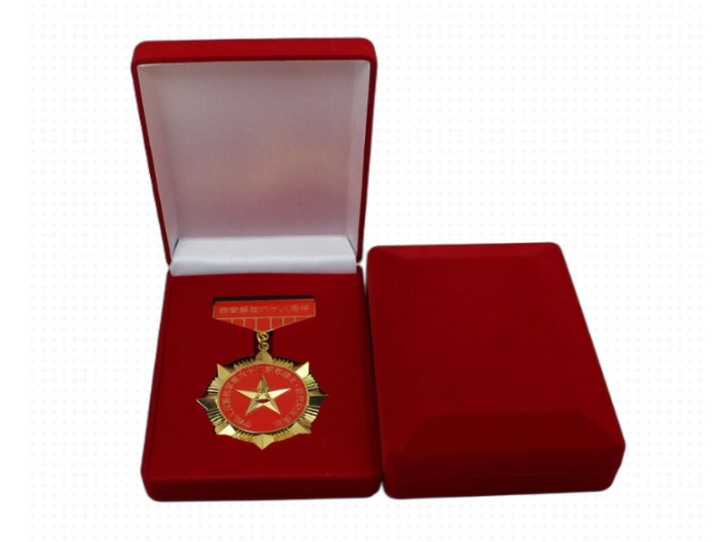 badge&nbsp;velvet&nbsp;gift&nbsp;box-3（88x123x32mm）