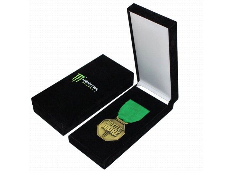 box&nbsp;with&nbsp;printing&nbsp;logo-2